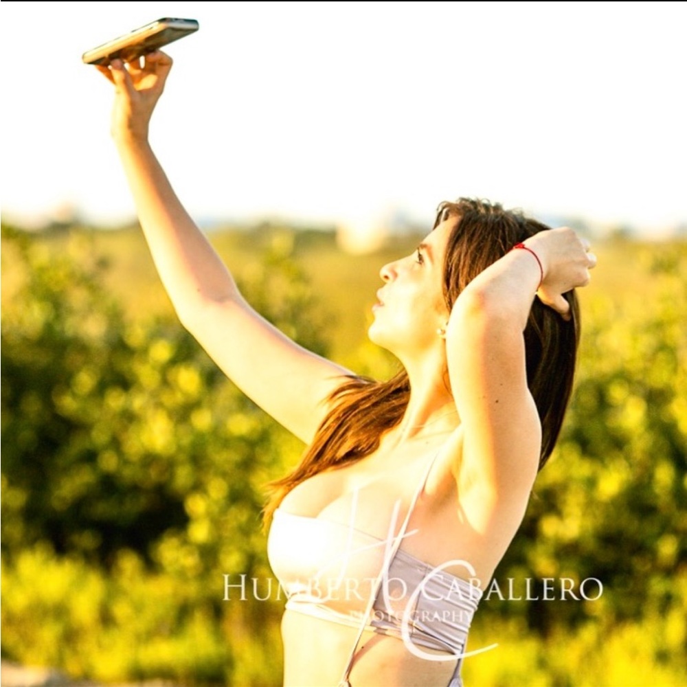 Bikini - Picture 2 of 3